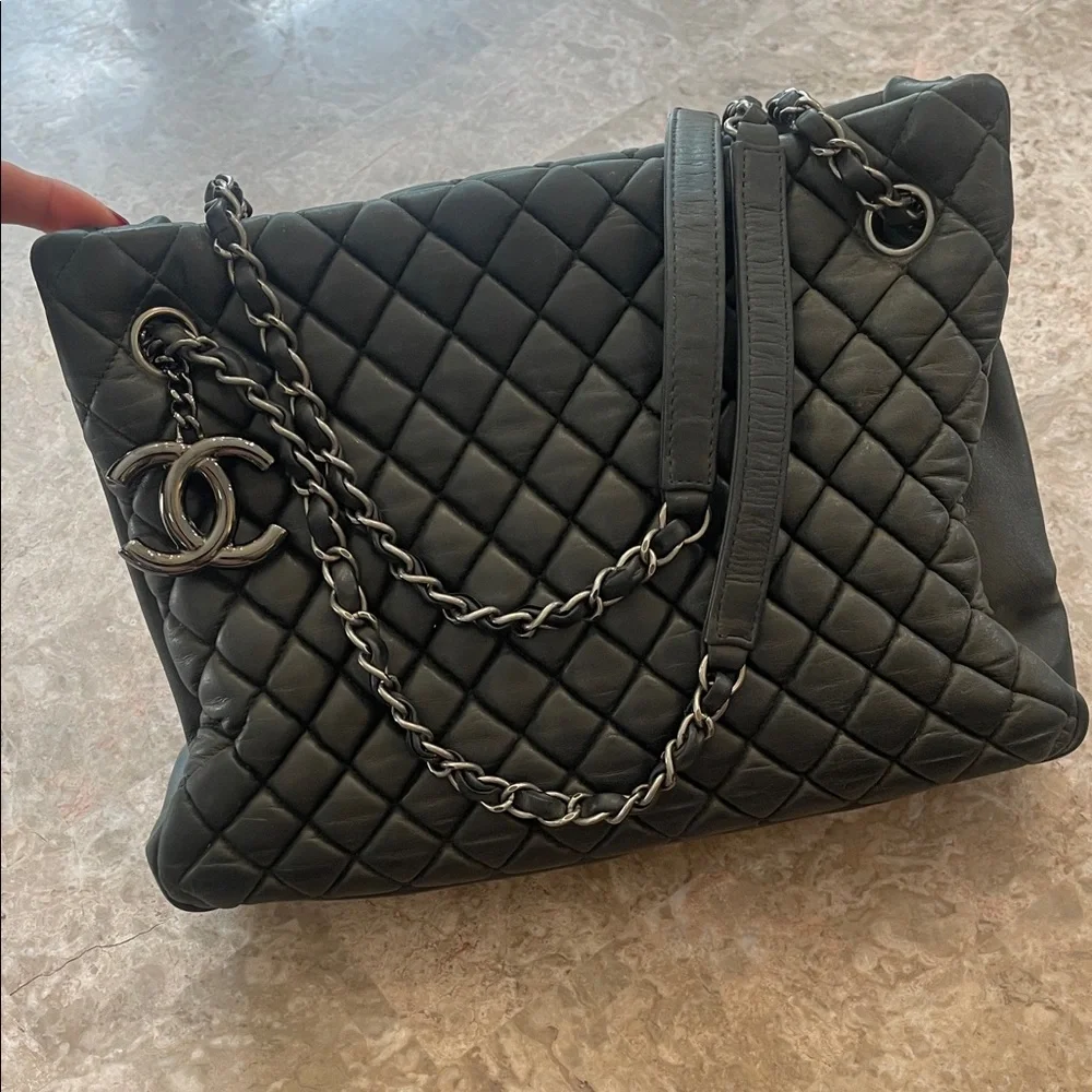 Chanel shopping tote - Picture 2 of 12
